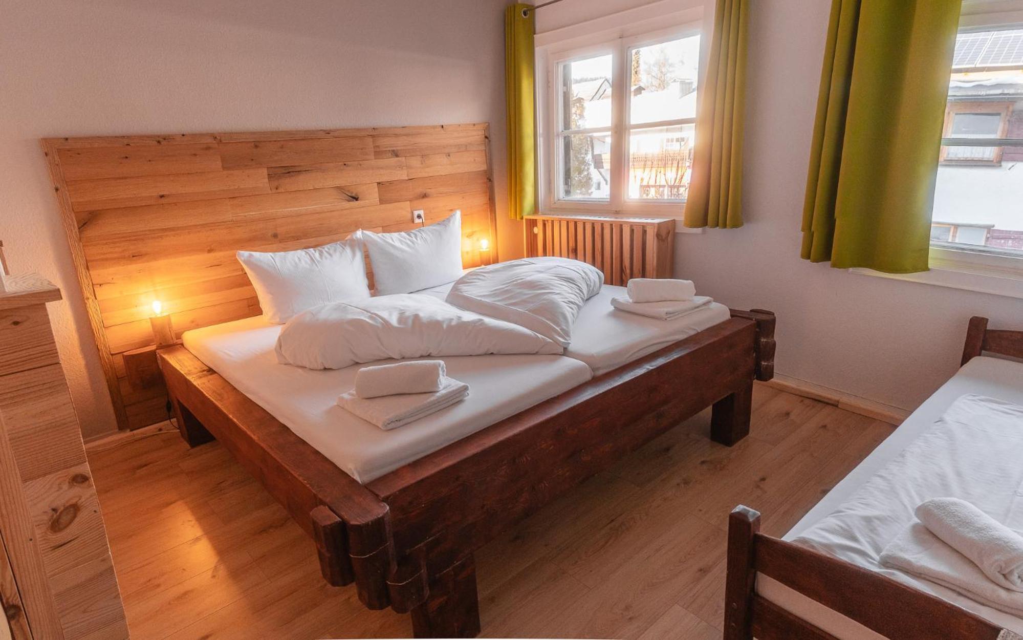 Hostel - Ron'S Guesthouse Oberstdorf Esterno foto